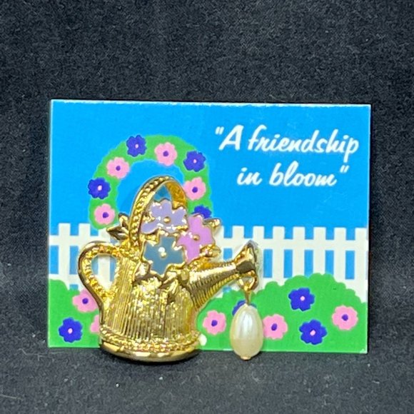 Avon You're My Favorite Hobby Scatter Gold Tone, Pearl & Enamel Lapel Pin (4306) - Picture 3 of 7
